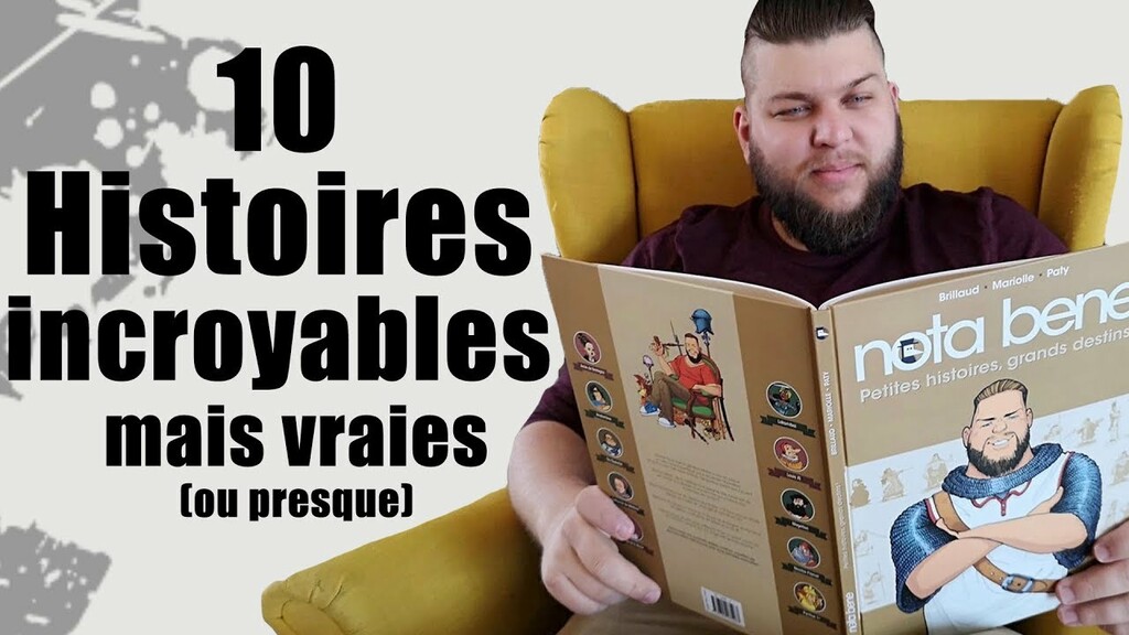 Nota Bene, vignette de sa vidéo présentant son livre petites histoires grands destins. Nota Bene est assis dans un fauteuil jaune et lit sa propre BD.