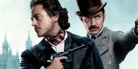 Sherlock Holmes et son acolyte, Watson, incarnés au  cinéma par Robert Dexey Junior et Jude Law. Sharlock Holmes tient un pistolet.