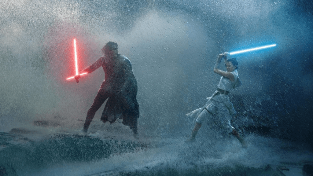Rey et Kylo Ren se battant avec leurs sabre laser sous la pluie dans l'épisode 9 de Star Wars