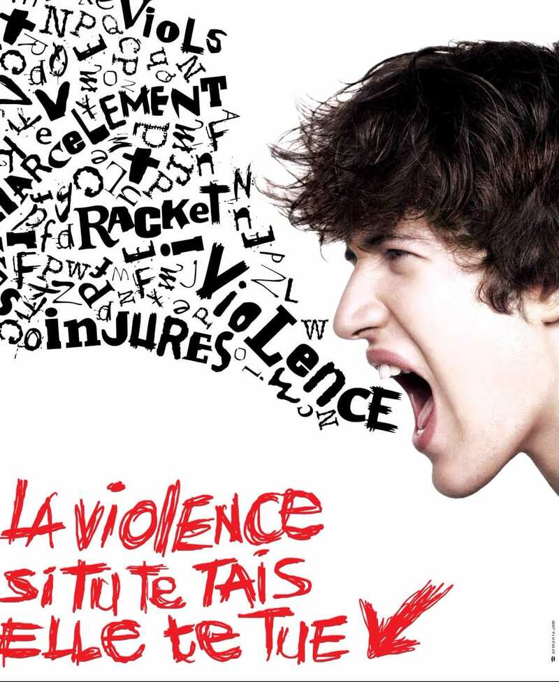 campagne "la violence si tu te tais, elle te tue" contre le harcèlement, présentant un jeune hurlant des mots comme "violences", "injures", "racket"