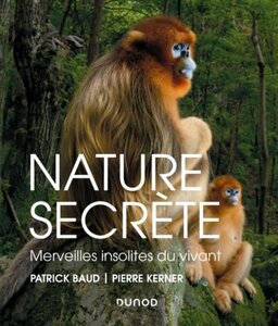 Nature secrète, un livre dont la couverture présente des singes à la figure bleue