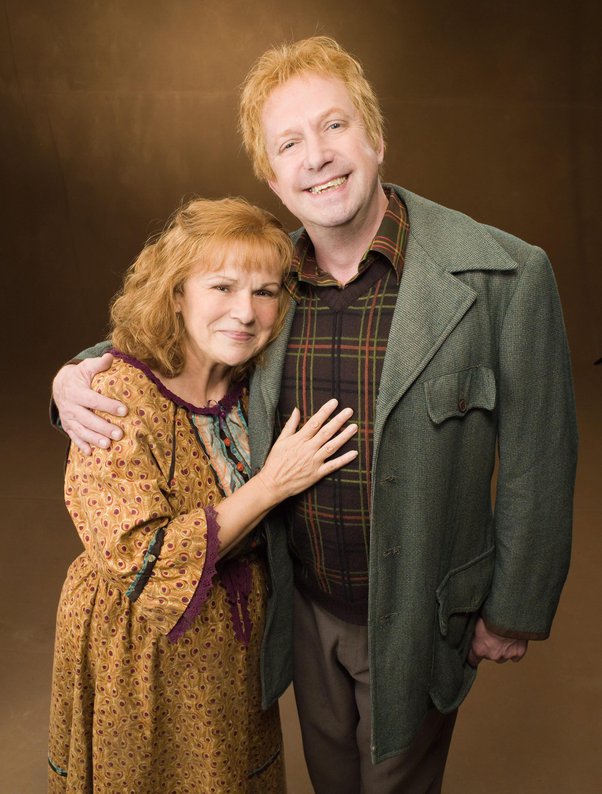 Mr et Mrs Weasley, les parents de Ron, tous les deux roux.