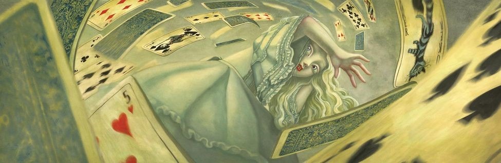 Illustration d'Alice, emportée par un tourbillon de cartes. Dessinée par Benjamin Lacombe, elle ressemble a une poupée de porcelaine. De manière générale, les personnages de Benjamin Lacombe ont de grands yeux et des expressions figées, ce qui leur donne l'air un peu inquiétant.