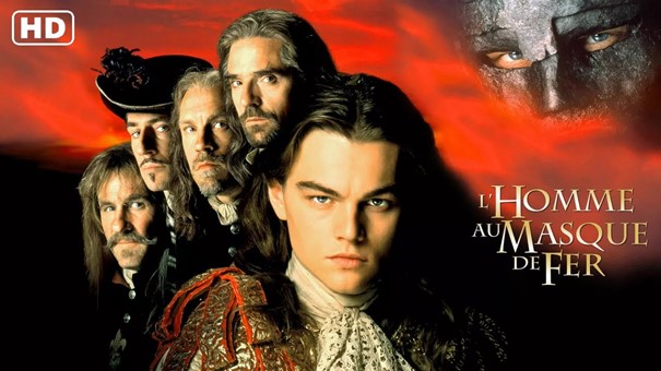 L'affiche du film : DiCaprio super beau en Louis XIV et, derrière, les acteurs des Mousquetaires qui sont tous vieux et moches !