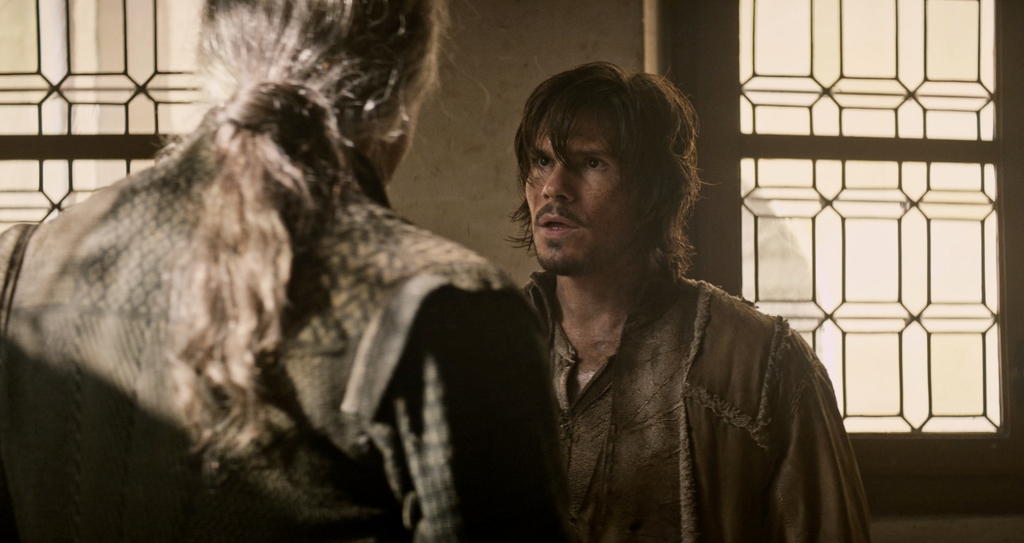 La rencontre de D'Artagnan et Athos dans le nouveau film. C'est un des moments où ils récitent presque mot pour mot le texte du roman.