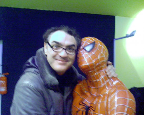 Photo de Fabien Tillon, qui pose avec Spider-Man !