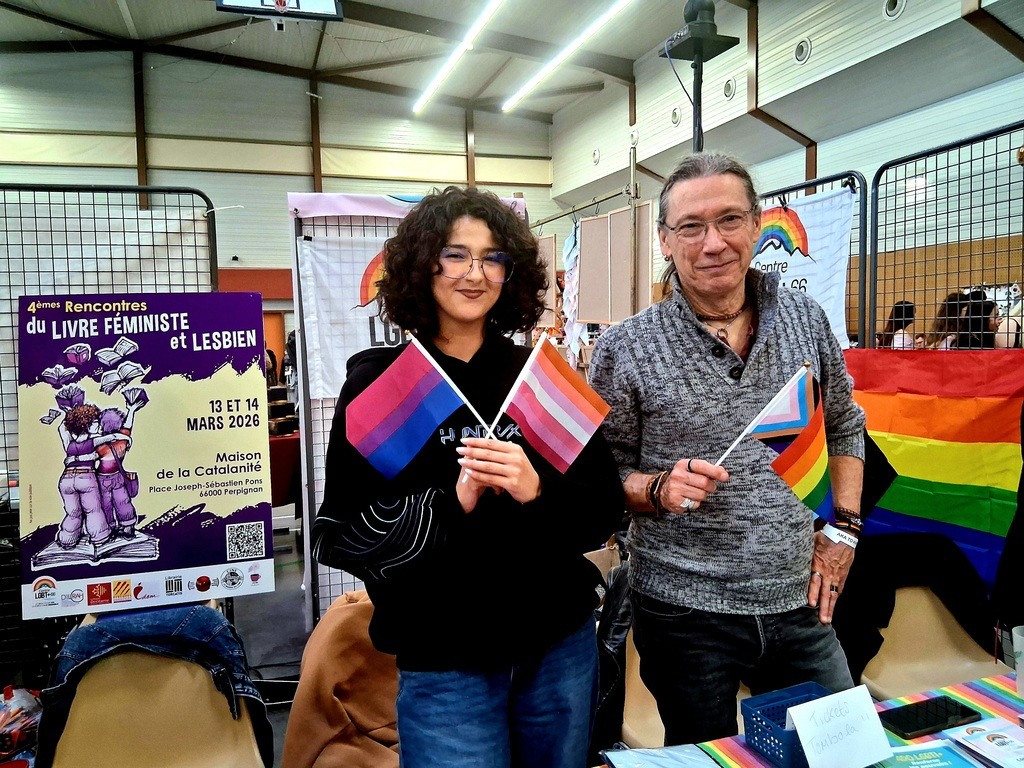 Les deux personnes qui tenaient le stand centre LGBT+66