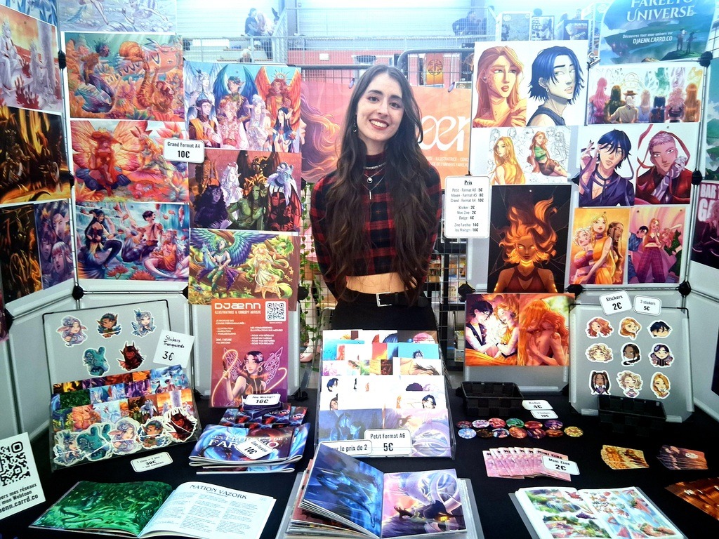 L'illustratrice Djaenn à son stand