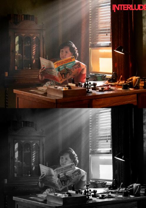 Une comparaison entre une photographie en couleur et en noir et blanc. Une femme d'apparence latino lit une bande dessinée dans un bureau. Une fenêtre sur le côté laisse passer la lumière.