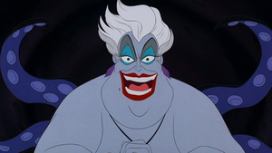 Ursula, la méchante Disney, reconnaissable à sa peau violette et ses tentacules noires, ses cheveux blanc, et son maquillage criard.